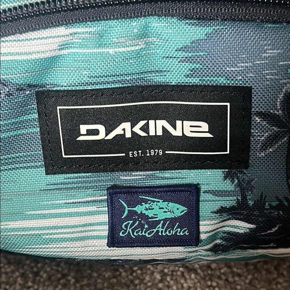 Dakine Hawaiian print Belt Bag with Adjustable Strap - Picture 7 of 7